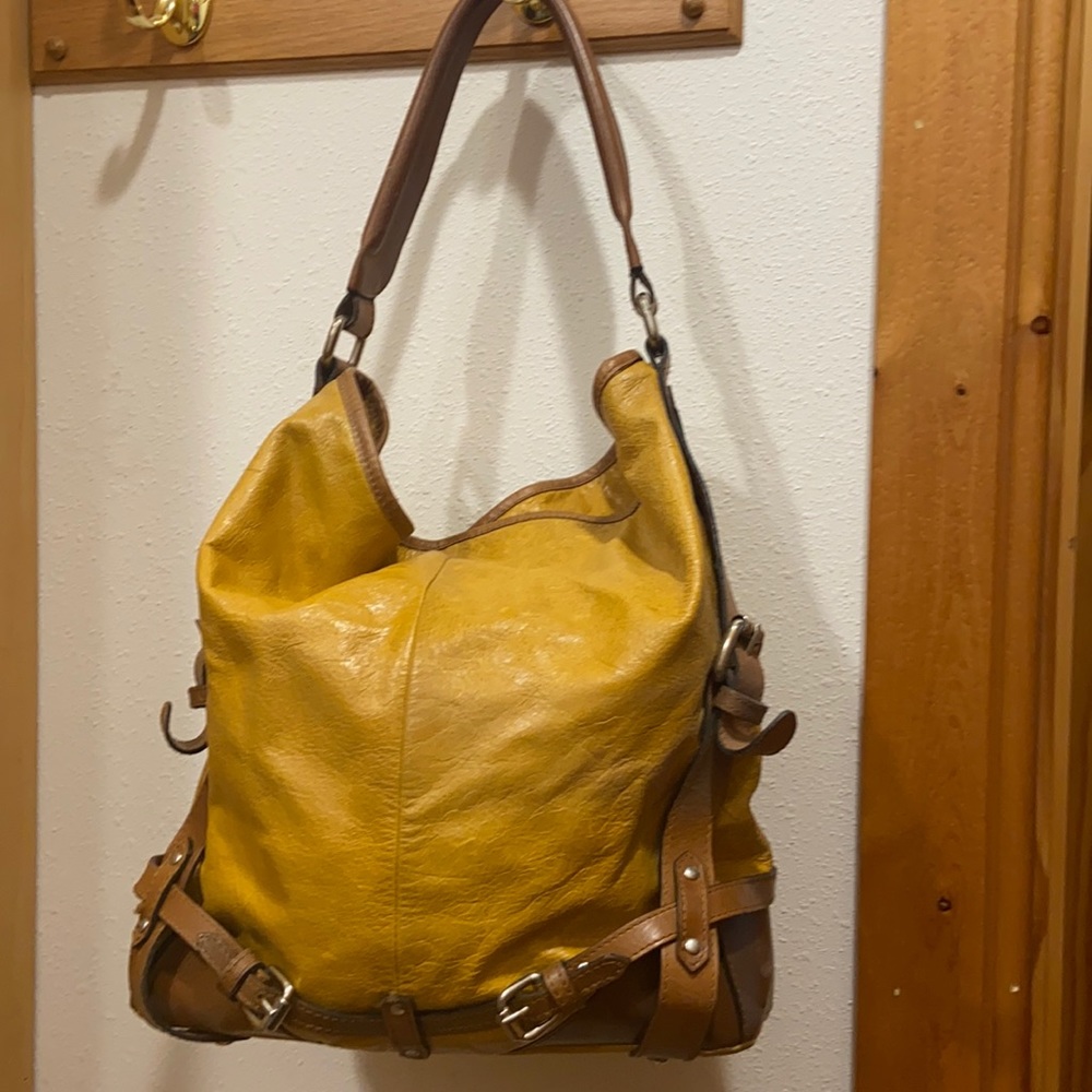 Tano Bucket Bag